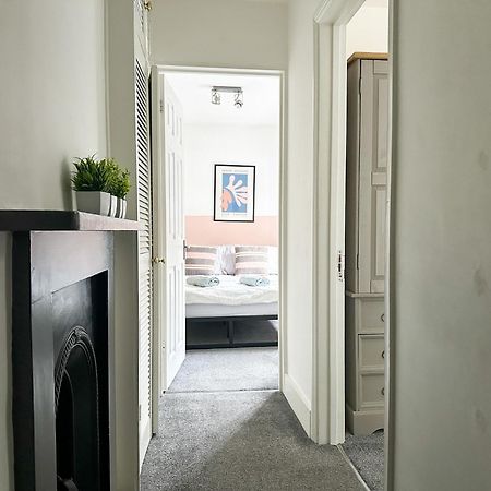 Stylish & Spacious City Centre 3-Bedroom Townhouse - Sleeps 6 Кэнтербари Экстерьер фото