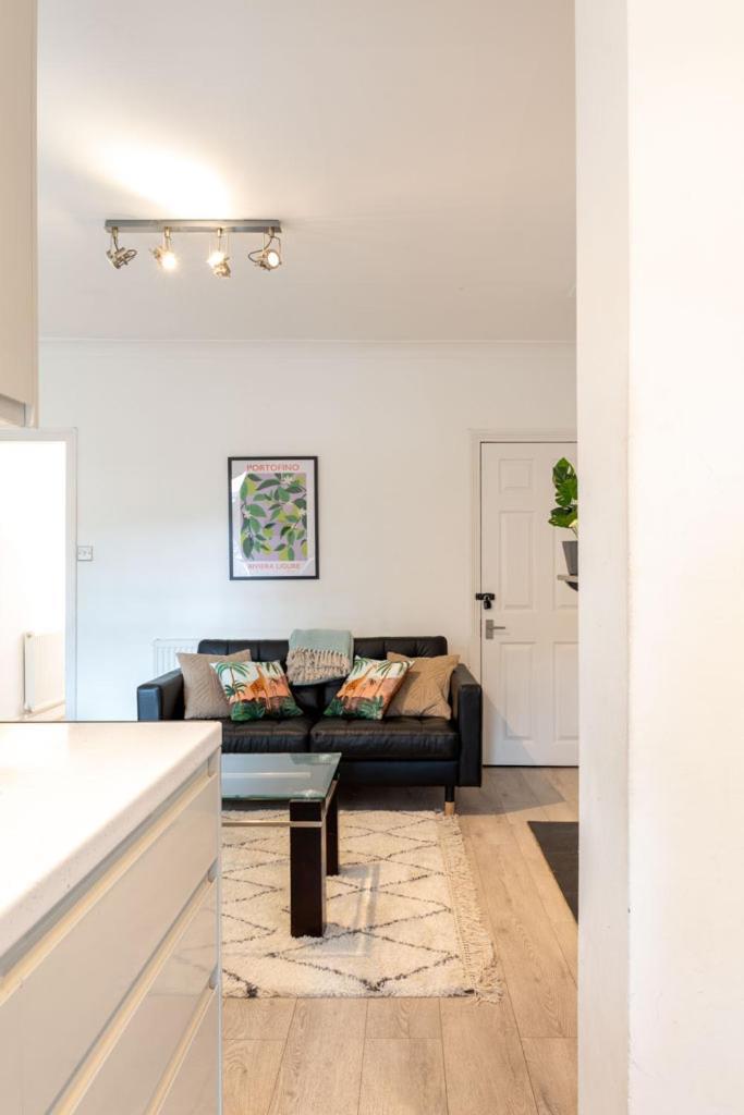 Stylish & Spacious City Centre 3-Bedroom Townhouse - Sleeps 6 Кэнтербари Экстерьер фото