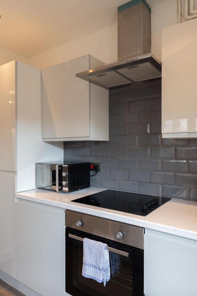 Stylish & Spacious City Centre 3-Bedroom Townhouse - Sleeps 6 Кэнтербари Экстерьер фото