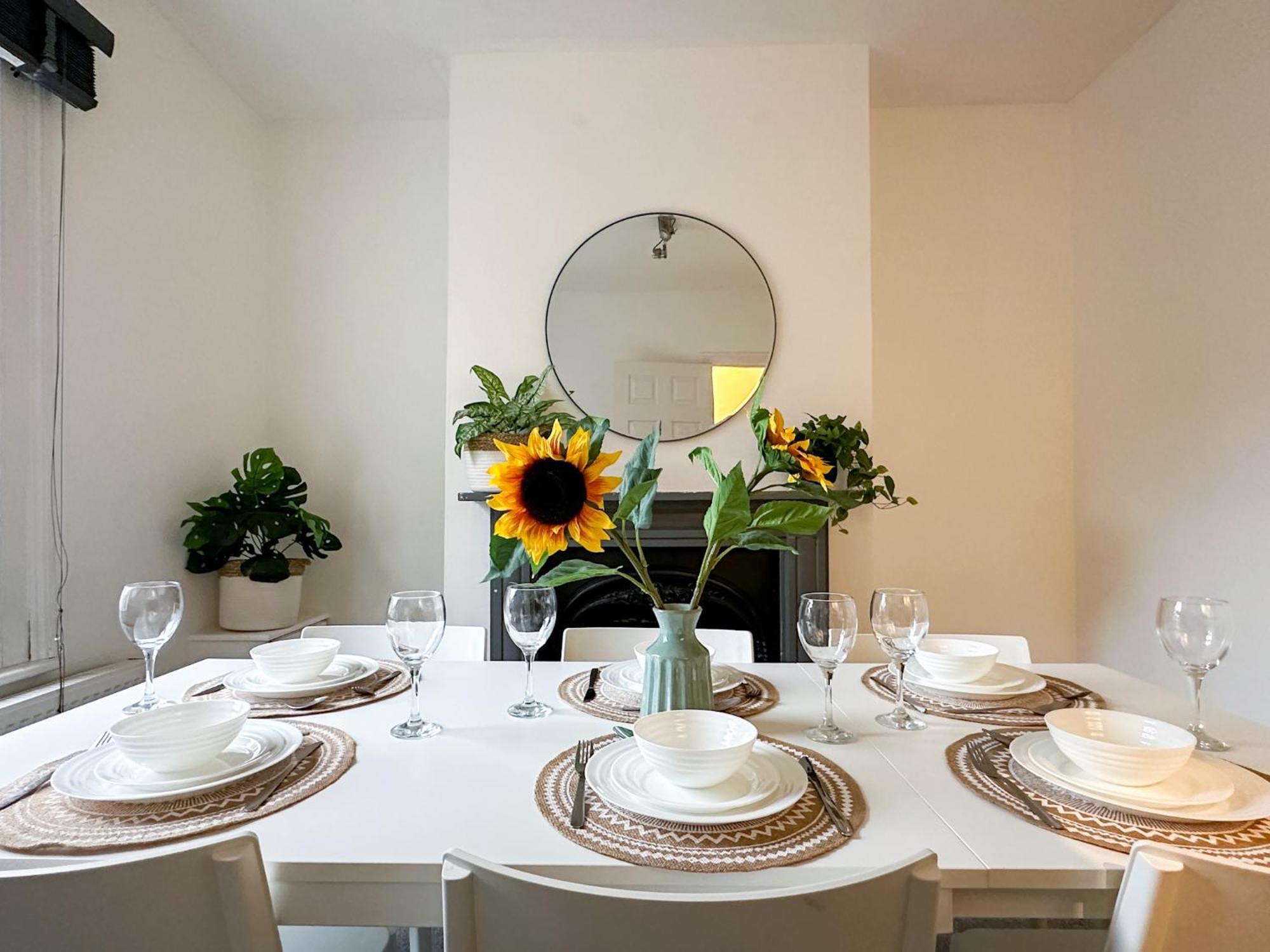 Stylish & Spacious City Centre 3-Bedroom Townhouse - Sleeps 6 Кэнтербари Экстерьер фото