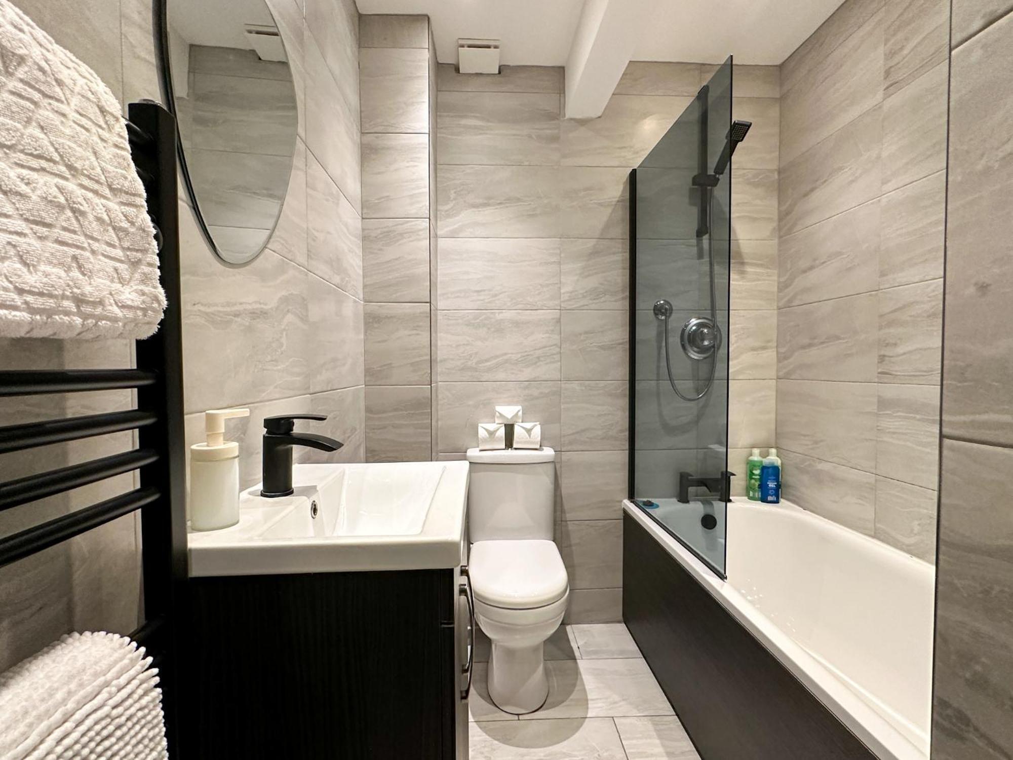 Stylish & Spacious City Centre 3-Bedroom Townhouse - Sleeps 6 Кэнтербари Экстерьер фото
