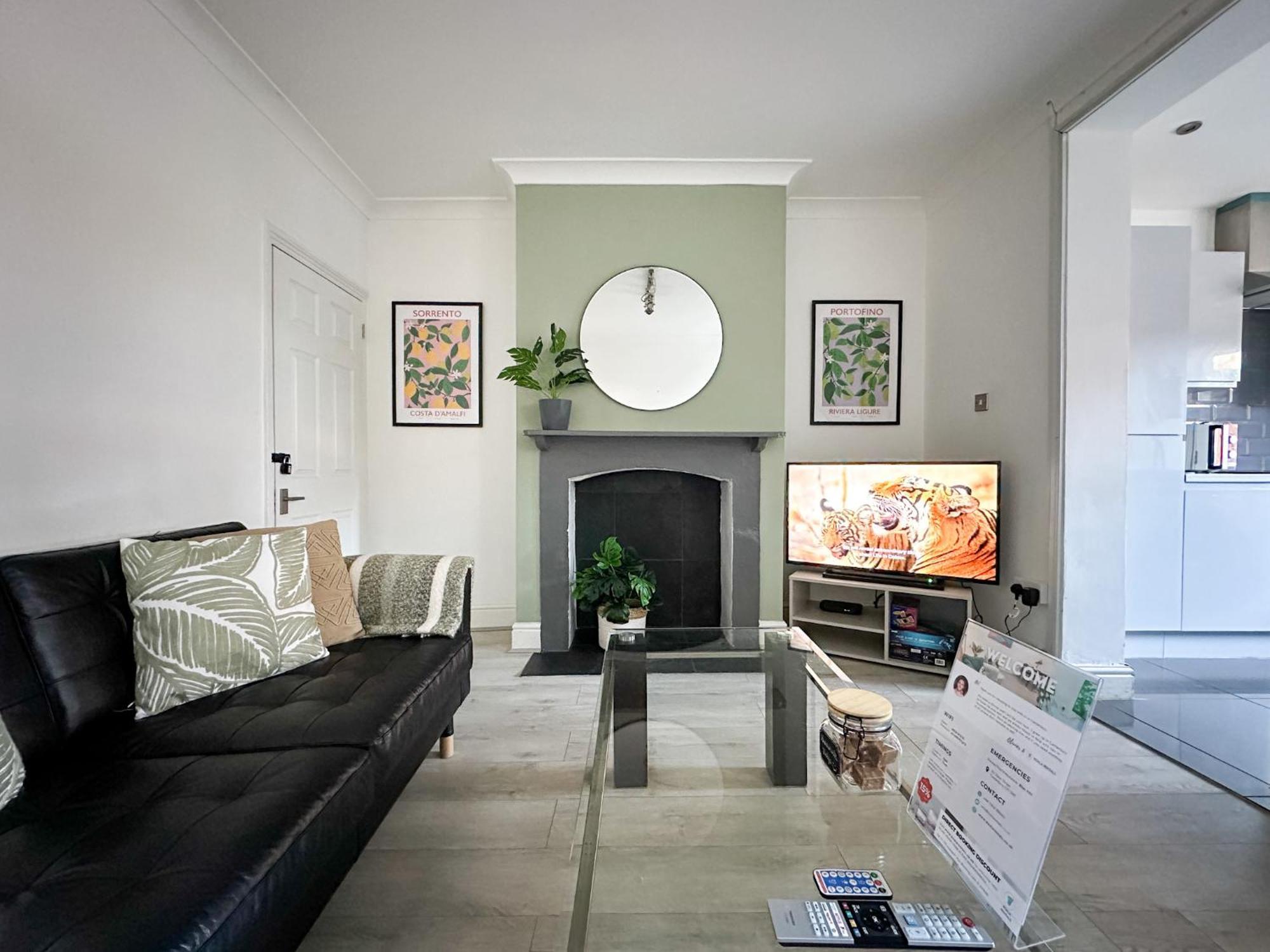 Stylish & Spacious City Centre 3-Bedroom Townhouse - Sleeps 6 Кэнтербари Экстерьер фото